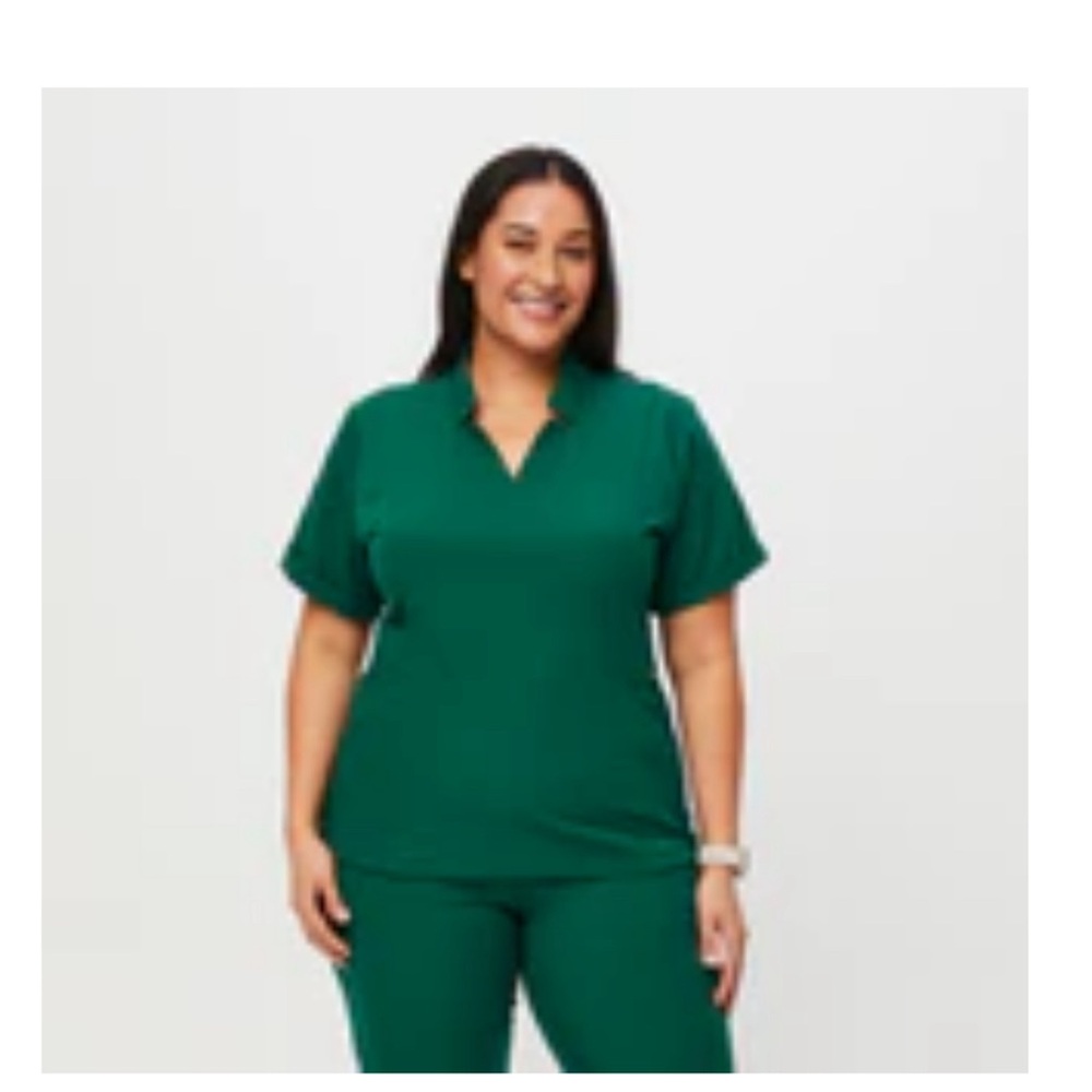 EUC Inala Scrub Top Figs Hunter Green